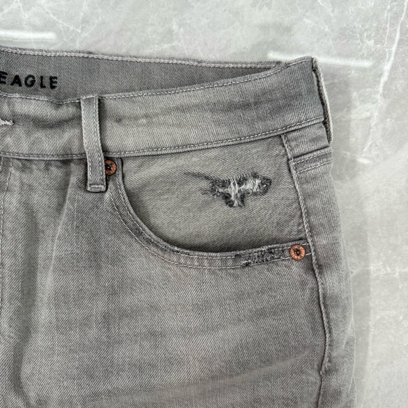 Women’s American Eagle Relaxed Distressed Gray Wash Jean Shorts Plus Size 14 - Picture 4 of 16